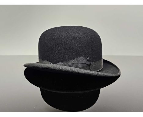 A vintage G.R.Dunn & Co bowler hat, in classic black , Size 56cm V G