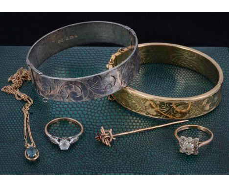 A small quantity of 9ct gold, including two dress rings, ring size O, topaz pendant and a garnet stick pin together with a si