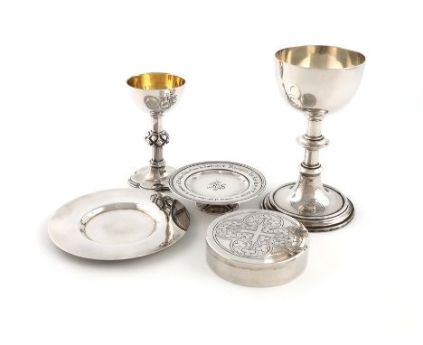 A Victorian silver travelling chalice and paten, by Henry Wilkinson, Sheffield 1847, the chalice with a gilded bowl, on a hex