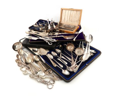 A mixed lot of flatware, comprising silver items: a set of twelve Old English pattern teaspoons and tongs, in a fitted case, 