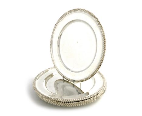 A set of six Edwardian silver dinner plates, by Reid and Sons, London 1902, circular form, gadroon border, diameter 27.8cm, a