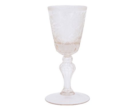 POKALGLAS MIT SIEGESZENE DES RUSSISCH TÜRKISCHEN KRIEGES, 1770-80, über ausgezogenem Standfuß und facettiertem Hohlbalustersc
