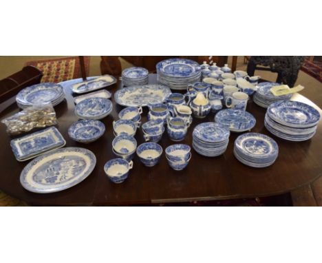 Extensive quantity of Copeland Spode Italian blue and white wares including 19 dinner plates, side plates, sandwich plates, s