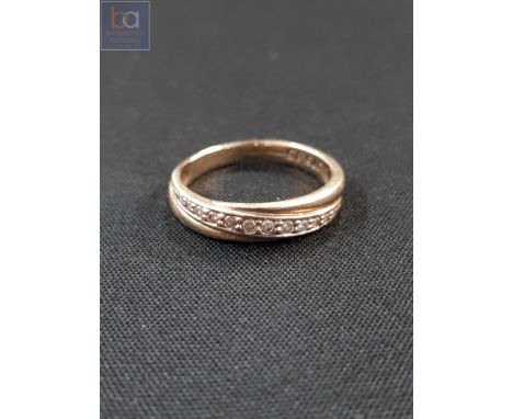9 CARAT GOLD AND DIAMOND RING WITH CIRCA 0.15 CARAT OF DIAMONDS 