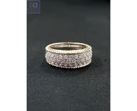 18 CARAT WHITE AND YELLOW GOLD DIAMOND RING WITH CIRCA HALF CARAT OF DIAMONDS 