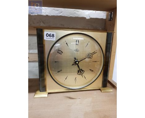 RETRO MANTLE CLOCK 