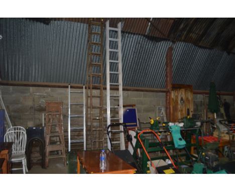 An aluminium extending ladder