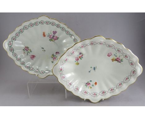 A pair of late eighteenth century porcelain Derby hand-painted floral pattern dessert dishes, c. 1780. Both marked. 32 cm wid