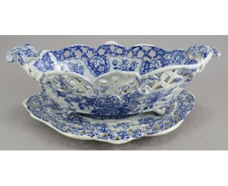 An early nineteenth century blue and white transfer-printed Spode Filigree pattern chestnut basket and stand, c. 1825. It is 