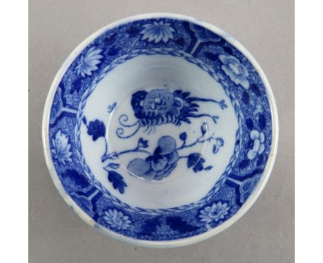 An early nineteenth century blue and white transfer-printed Spode Indian pattern small circular pate pan, c. 1820. It is mark