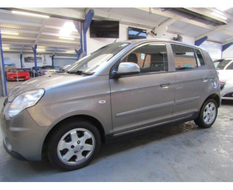 Make &amp; Model: Kia Picanto GraphiteDate of Reg: FV60 WVOColour: Silvercc: 1086MoT: 29-06-2022Fuel Type: PETROLMileage: 98k
