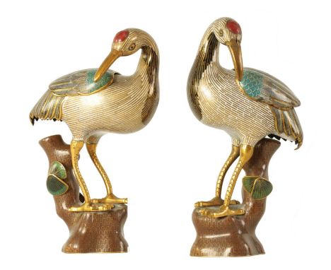 A PAIR OF EARLY 20TH CENTURY CHINESE CLOISONNÉ ENAMEL MODELS OF CRANES having white enamel bodies and polychrome removable li