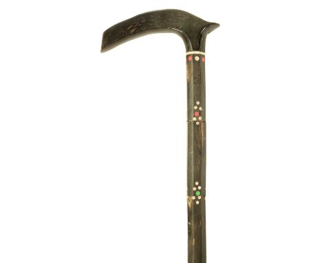 A 19TH CENTURY ANGLO INDIAN SECTIONAL HORN AND MOTHER OF PEARL INLAID WALKING STICK with shaped handle and coloured decorated