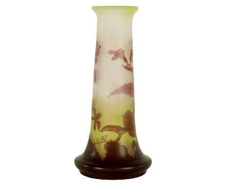 EMILE GALLE. AN EARLY 20TH CENTURY CAMEO GLASS TAPERING FOOTED VASE coloured in mauve and shades of lime green decorated with