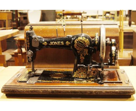 Vintage Jones 'Family CS' sewing machine&nbsp;with wooden case, serial no. 442134&nbsp;