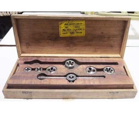 Vintage threading die tool&nbsp;in wooden case&nbsp;