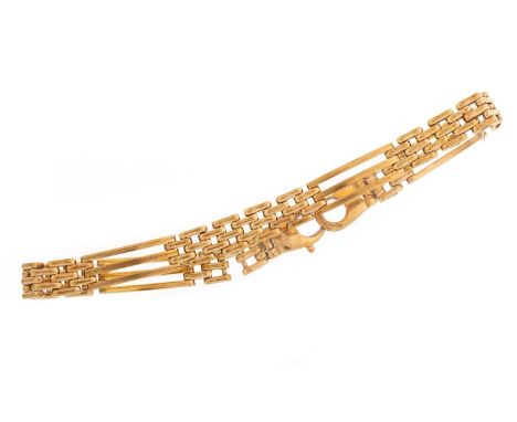 GATE BRACELET, IN NINE CARAT GOLD  formed with rectangular linksQty: 14.6g