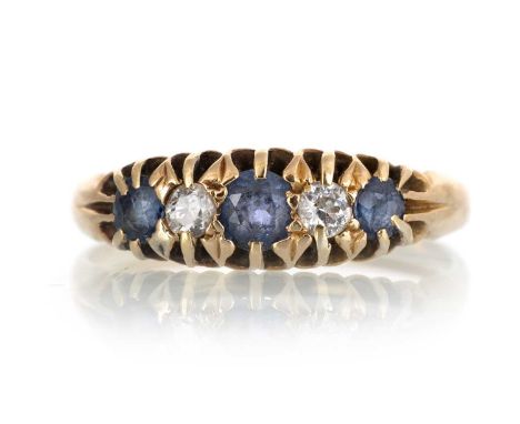 SAPPHIRE AND DIAMOND RING, IN EIGHTEEN CARAT GOLD  set with three round sapphires spaced by two diamondsQty: 3.5g