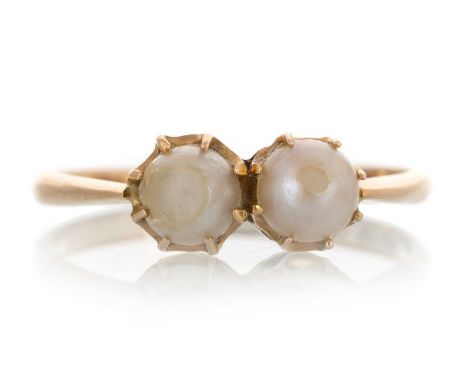 PEARL TWO STONE RING, in eighteen carat gold, size RQty: 2.7g