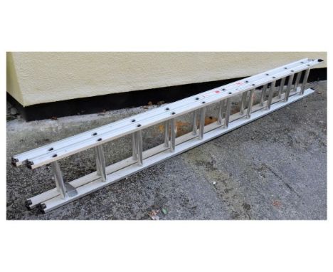 Aluminium extending ladder  