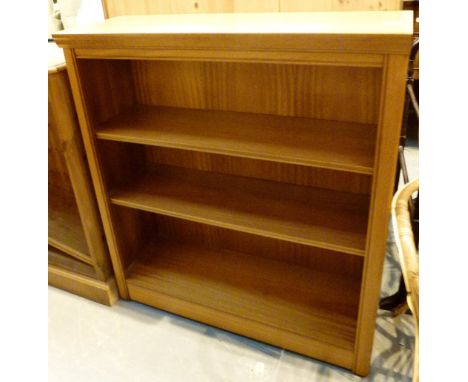 Teak three shelf bookcase, W: 92 x H: 102 cm