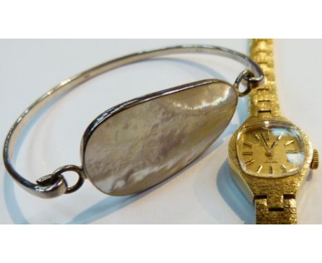 Ladies Accurist watch 17 jewels in working order and a mother of pearl bracelet