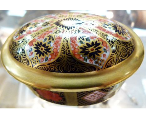 Royal Crown Derby lidded trinket box. L: 9.5 cm