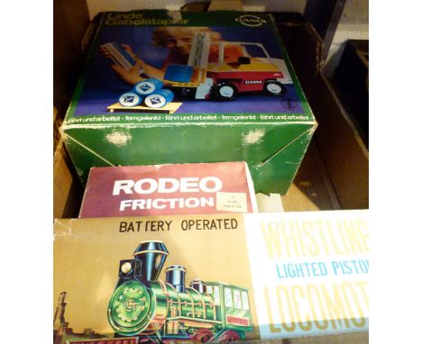 Mixed toys including Gama fork lift truck, Marx locomotive and Anker safari jeep, all in original boxes
