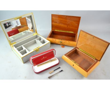 9ct gold cigarette holder, silver cigarette holder, Shaffer pen, three jewellery boxes