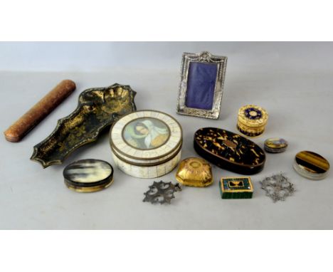 Snuff and other boxes, gilt and ivory dip pen, papier mache pen tray, silver photo frame and two silver crasses