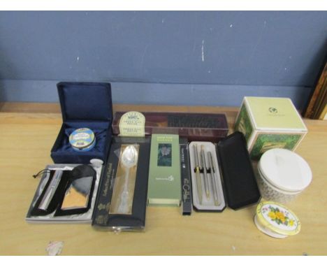 Unused items including trinket boxes, pens and bookmark etc 