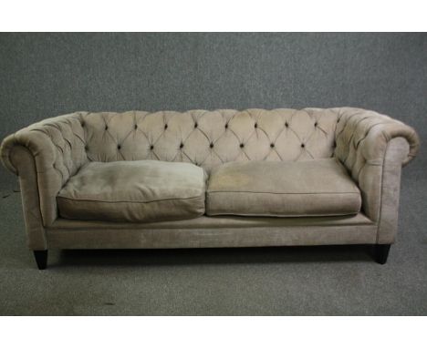 A contemporary Chesterfield sofa by Andrew Martin with beige buttoned textured upholstery. H.77 W.210 D.100cm. 