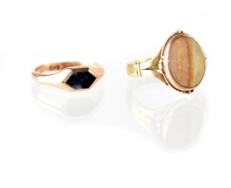 Two vintage 9ct gold fashion rings, each inset with an agate stone, the largest size R, the smallest size O, approx 7.2g (2).
