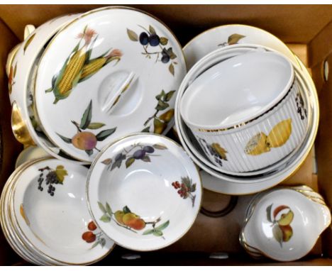 A mixed quantity of Royal Worcester 'Evesham' pattern dinner ware to include seven side plates, diameter 17cm, ten saucers, f