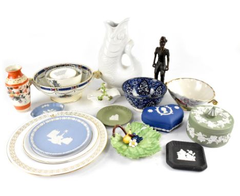 Various items of collectible ceramics to include six pieces of Wedgwood jasperware to include eggshell blue, sage green, etc,