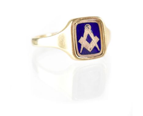 An extra-large gentlemen's hallmarked 9ct gold Masonic ring, approx size Z+3, diameter approx 24mm, approx 7.1g. CONDITION RE