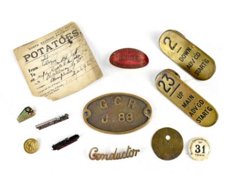 Various railway related collectables to include G C Ry 108 guide bridge marker, BR button, two enamel badges to include a L.N