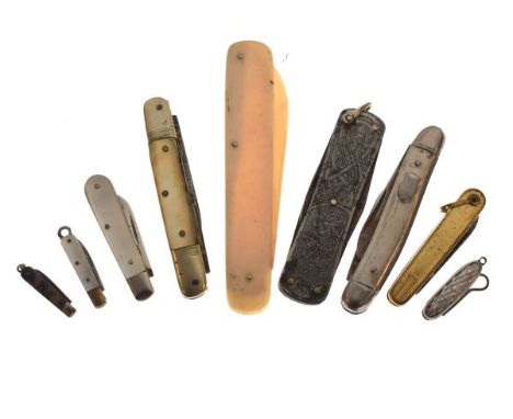 Small collection of vintage pocket knives, 1.5cm - 9.5cm long   Condition: 