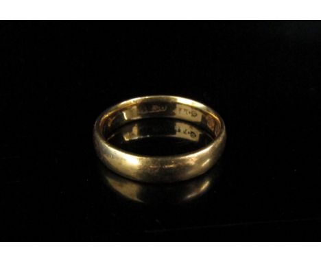 A 22ct gold wedding band. Size K, 4.1g 