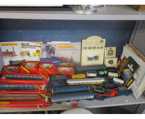 A Hornby Railways train set with GWR 875/engine, various boxed and unboxed carriages and rolling stock (five boxes empty), Th