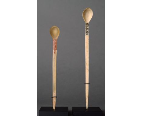 Two Zulu snuff spoons South Africa bone and horn, with incised and coloured decoration, 17.5cm and 14.5cm high, on stands. (4