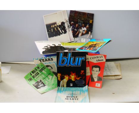 Music Memorabilia - Group of music related books to include The Beatles, Blur, Kula Shaker, Duran Duran etc, features h/b and