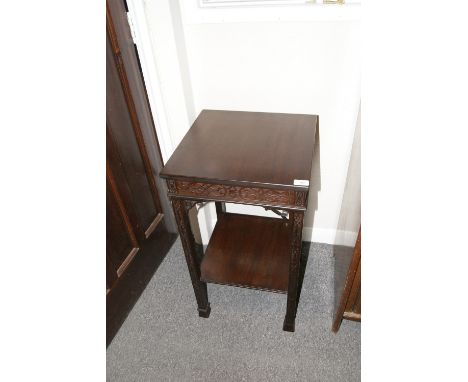 AN EDWARDIAN MAHOGANY CHINESE CHIPPENDALE STYLE SQUARE TOP OCCASIONAL TABLE with fretwork decoration, 41cm across