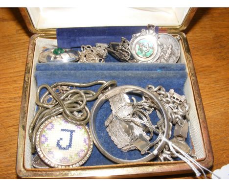 A selection of silver jewellery, including bangle 