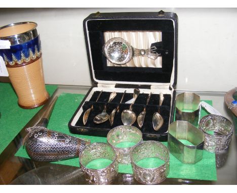 A cased teaspoon and strainer set, six plated napkin rings and a Middle Eastern pipe 