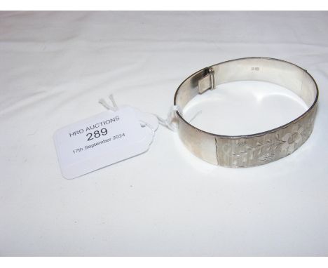 A floral engraved silver bangle 