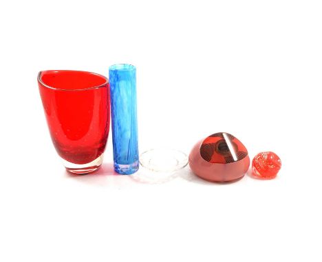 Small collection of art glass, including a controlled bubble vase in ruby glass 19cm; a spill vase in mottled blue glass, unm