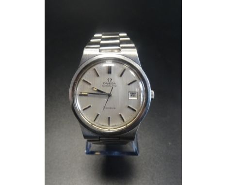 GENTLEMAN'S VINTAGE OMEGA WRISTWATCHthe circular silvered dial with baton hour markers, date aperture at 3, sweep second hand