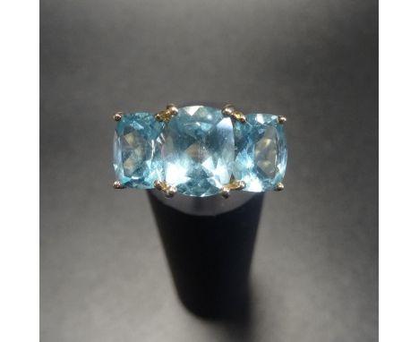 AQUAMARINE THREE STONE RINGthe three oval cut aquamarines on nine carat gold shank, ring size P 