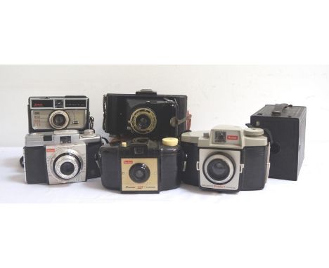 SELECTION OF VINTAGE KODAK CAMERASincluding a No.2 Brownie, a Folding Brownie 620 and a Brownie 127, along with a Coloursnap 